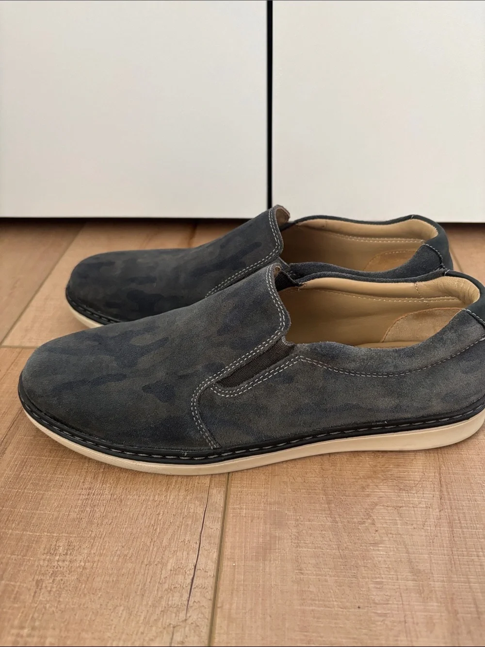 Johnston & Murphy boys suede loafers 7